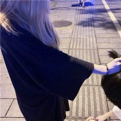 男朋友卑微的情侣头像