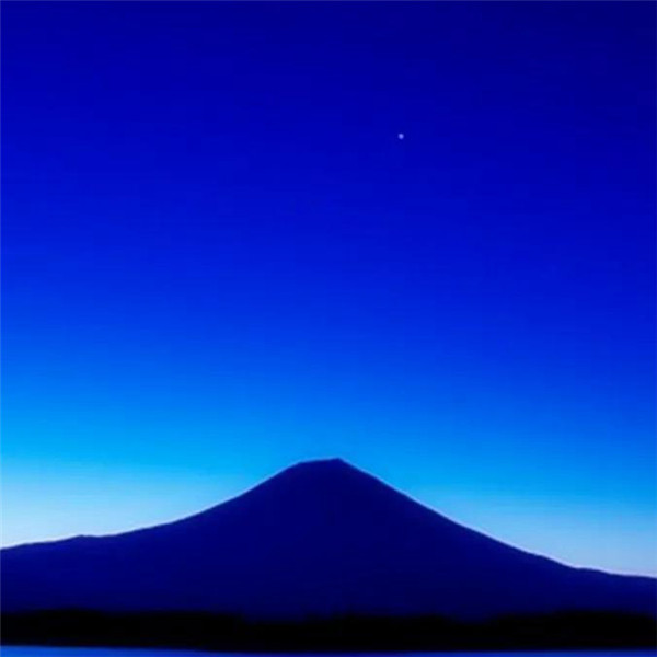 深蓝色治愈系背景头像图片