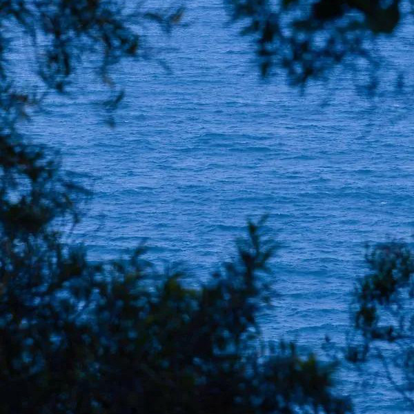 深蓝色治愈系背景头像图片