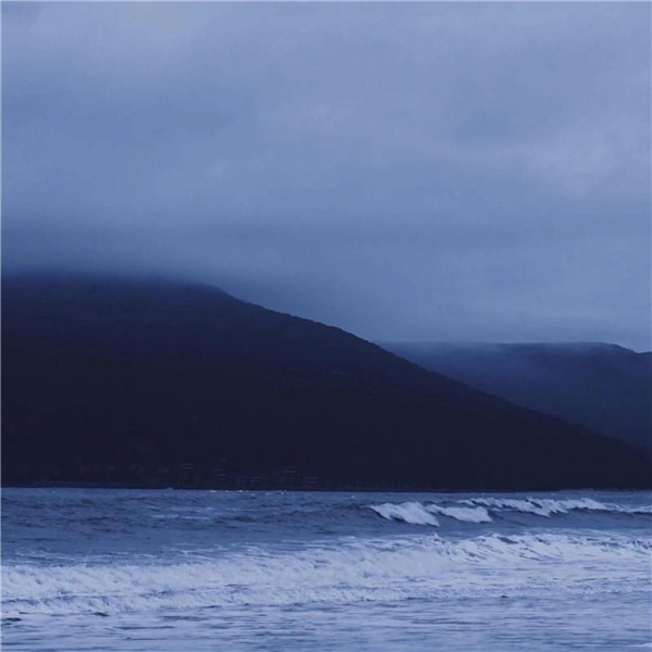 深蓝色治愈系背景头像图片