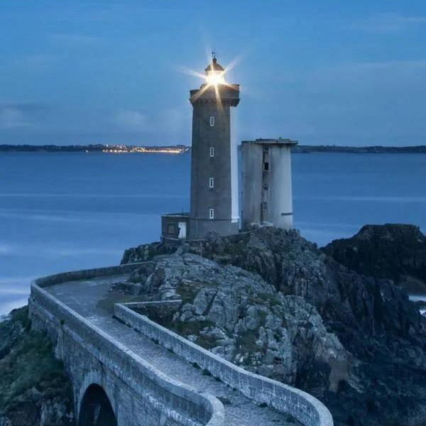 深蓝色治愈系背景头像图片