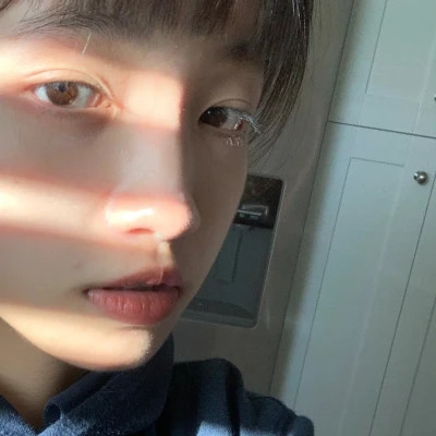 素颜比较真实的头像女高清照片