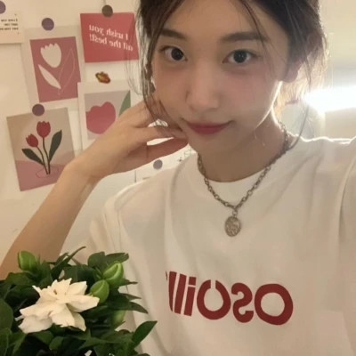 2025年的新头像女生高清图片