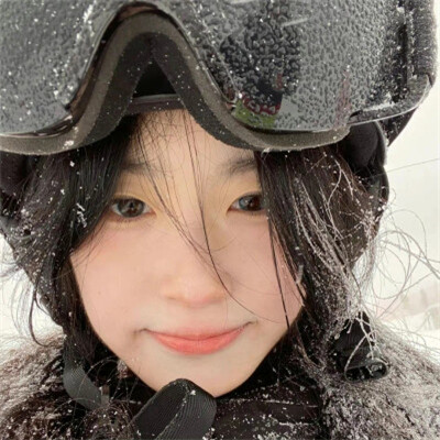 高级冬日氛围感真人女头像