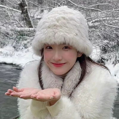 高级冬日氛围感真人女头像