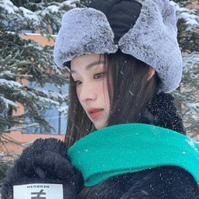 高级冬日氛围感真人女头像