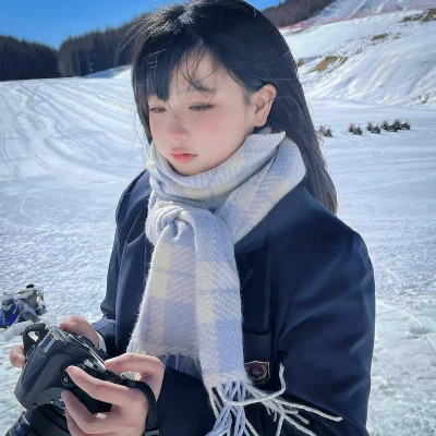 高级冬日氛围感真人女头像