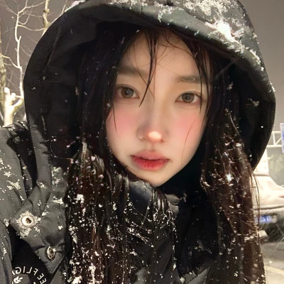 高级冬日氛围感真人女头像