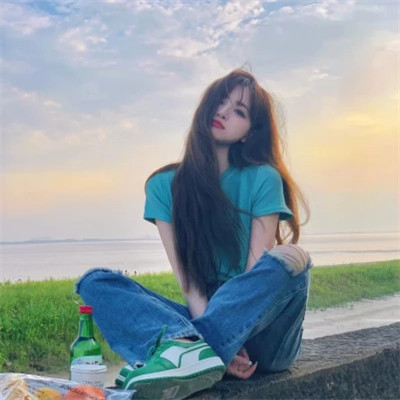 氛围感好看的超火女生头像