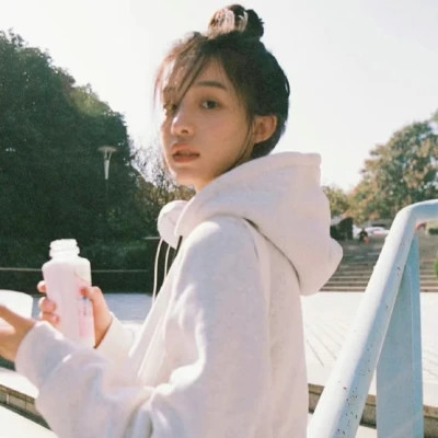 氛围感好看的超火女生头像