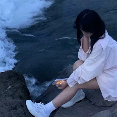氛围感好看的超火女生头像