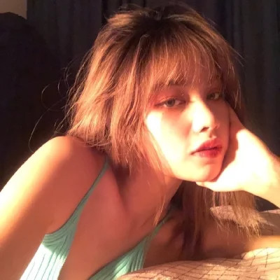 氛围感好看的超火女生头像