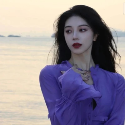 氛围感好看的超火女生头像