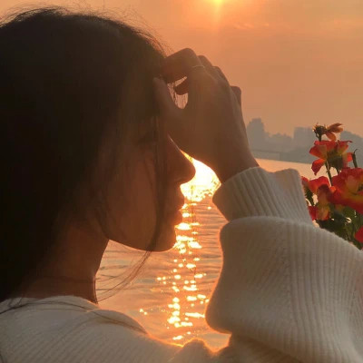 氛围感好看的超火女生头像
