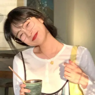 氛围感好看的超火女生头像