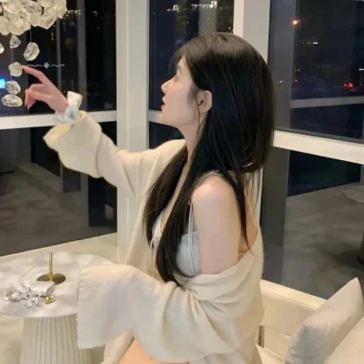 氛围感好看的超火女生头像