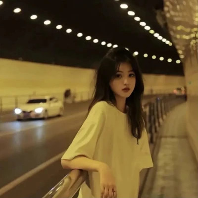 氛围感好看的超火女生头像