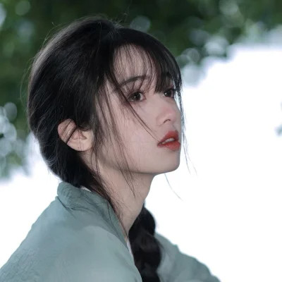 氛围感好看的超火女生头像