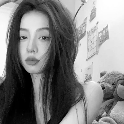 女生优质头像氛围感黑白图片