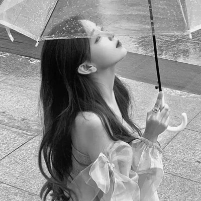 女生优质头像氛围感黑白图片