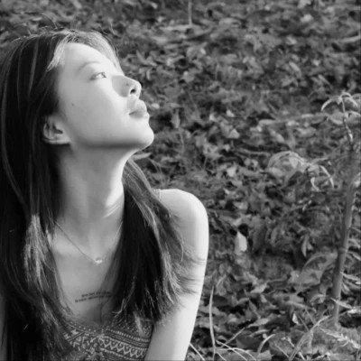 女生优质头像氛围感黑白图片