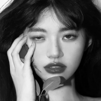 女生优质头像氛围感黑白图片