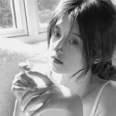高级头像女氛围感黑白