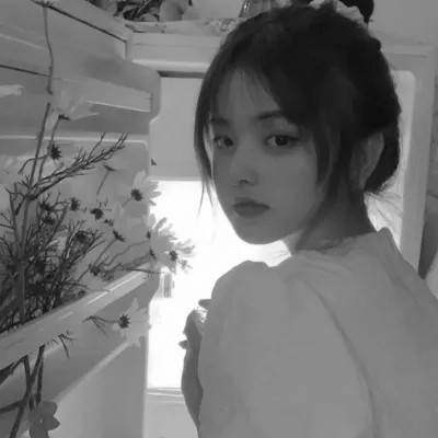 高级头像女氛围感黑白
