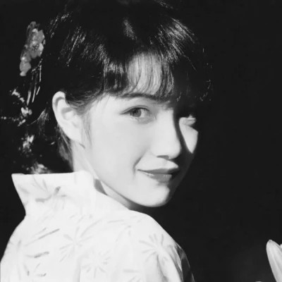 高级头像女氛围感黑白