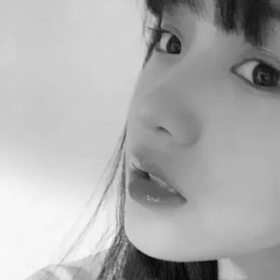 黑白女生头像氛围感