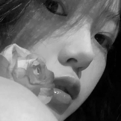 黑白女生头像氛围感