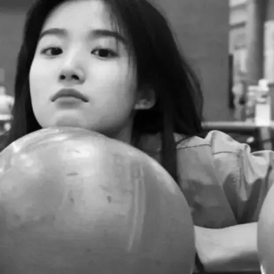 黑白女生头像氛围感