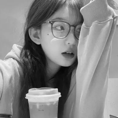 黑白女生头像氛围感