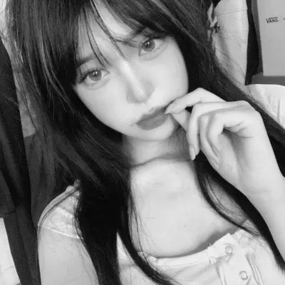 黑白女生头像氛围感