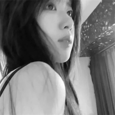 黑白女生头像氛围感