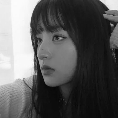 黑白女生头像氛围感