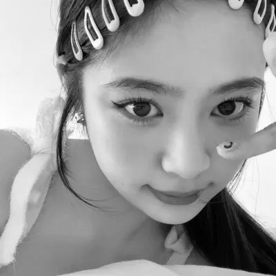 黑白女生头像氛围感