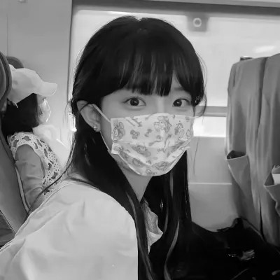 黑白女生头像氛围感