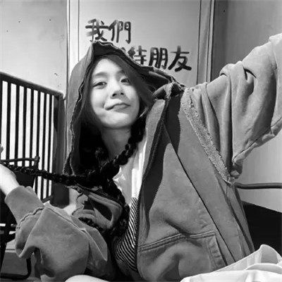 黑白女生头像氛围感