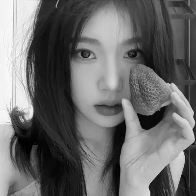 黑白女生头像氛围感