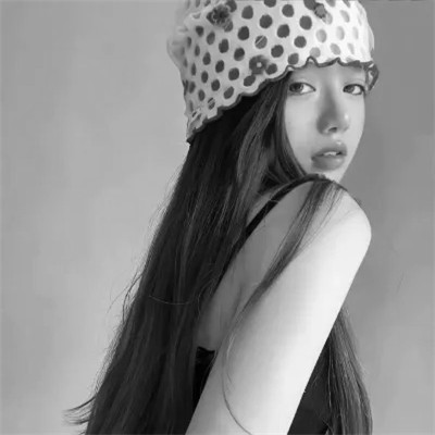 黑白女生头像氛围感