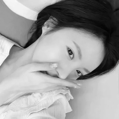 黑白女生头像氛围感