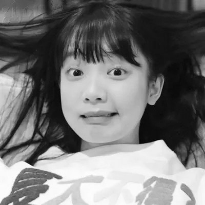 黑白女生头像氛围感