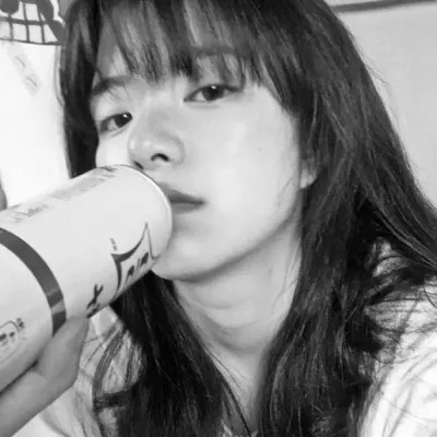 黑白女生头像氛围感