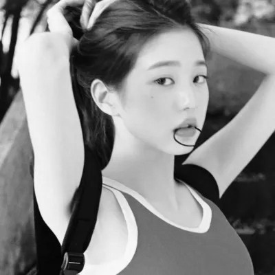 黑白女生头像氛围感