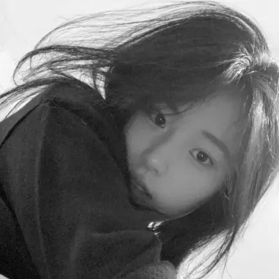 黑白女生头像氛围感