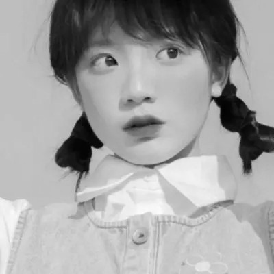 黑白女生头像氛围感