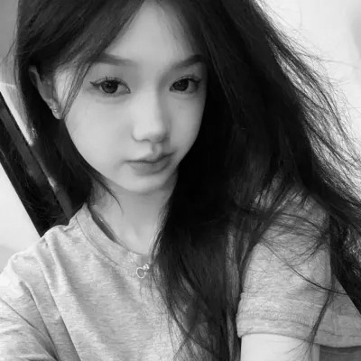 黑白女生头像氛围感