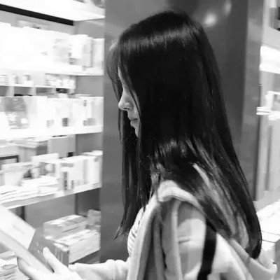黑白女生头像氛围感