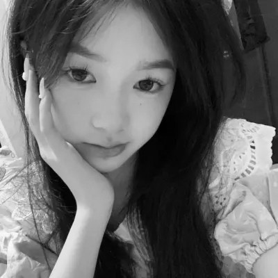 黑白女生头像氛围感